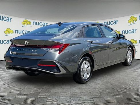 Used 2025 Hyundai Elantra SE FWD image 6
