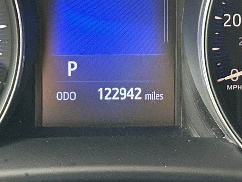 Used 2018 Toyota C-HR XLE image 27