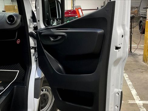 Used 2025 Mercedes-Benz Sprinter 2500 image 12