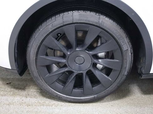 Used 2020 Tesla Model Y Long Range image 35