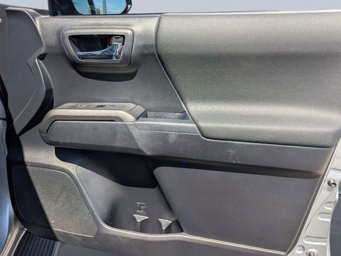 Used 2018 Toyota Tacoma TRD Sport RWD image 22