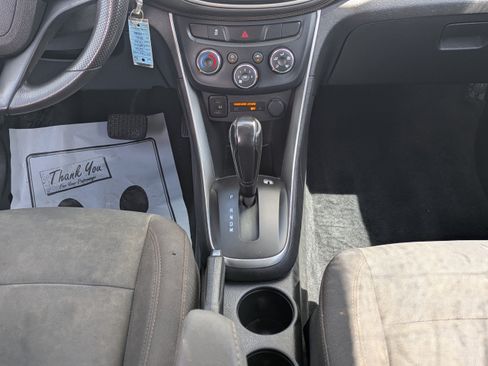 Used 2020 Chevrolet Trax LS FWD image 19