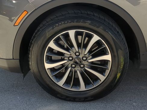 Used 2023 Lincoln Nautilus AWD w/ Premium Package image 9