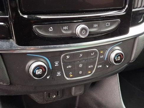 Used 2023 Chevrolet Traverse LT FWD image 13
