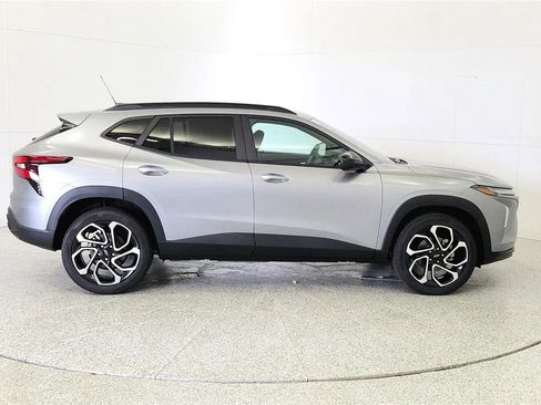 New 2026 Chevrolet Trax RS w/ Driver Confidence Package FWD image 8
