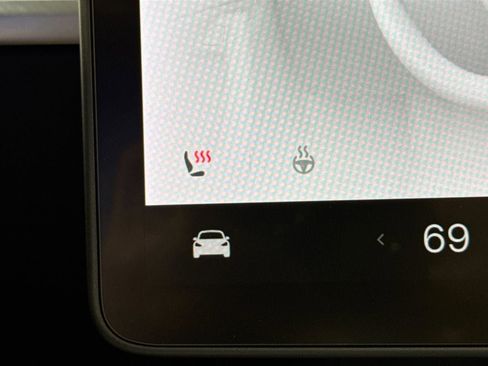 Used 2022 Tesla Model Y Long Range image 23