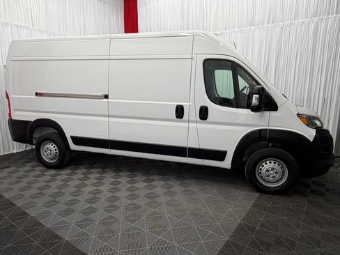 Used 2025 RAM ProMaster 2500 w/ Convenience Group FWD image 9