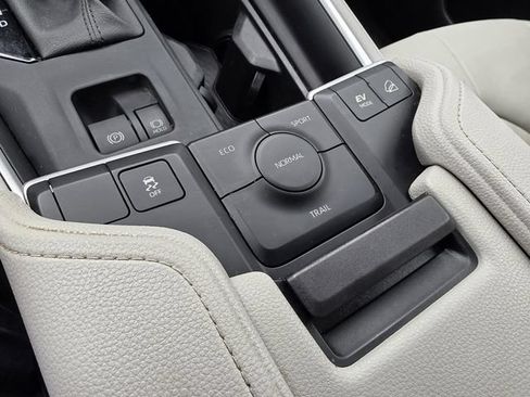 Used 2024 Toyota Grand Highlander AWD Hybrid image 27