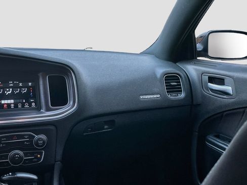 Used 2018 Dodge Charger SXT RWD image 22