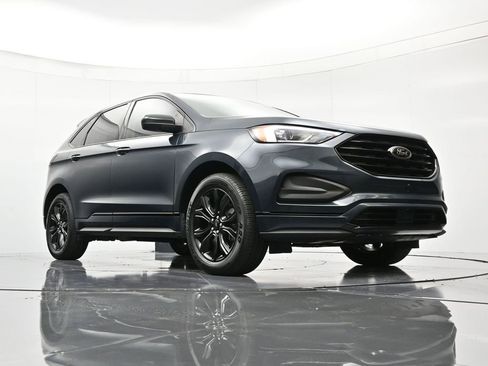Certified 2022 Ford Edge SE w/ Black Appearance Package image 54