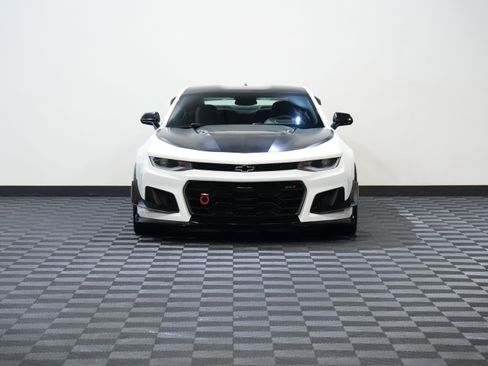 Used 2018 Chevrolet Camaro ZL1 RWD image 4