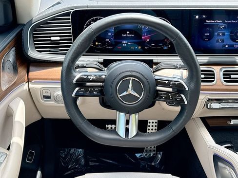 Used 2024 Mercedes-Benz GLS 580 4MATIC image 23