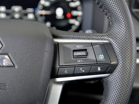 Used 2023 Mitsubishi Outlander SE image 23