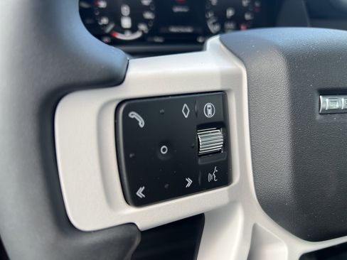 New 2025 Land Rover Defender 90 X-Dynamic SE image 11