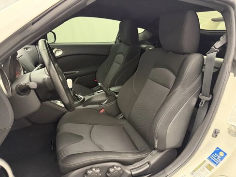 Used 2016 Nissan 370Z Coupe RWD image 12
