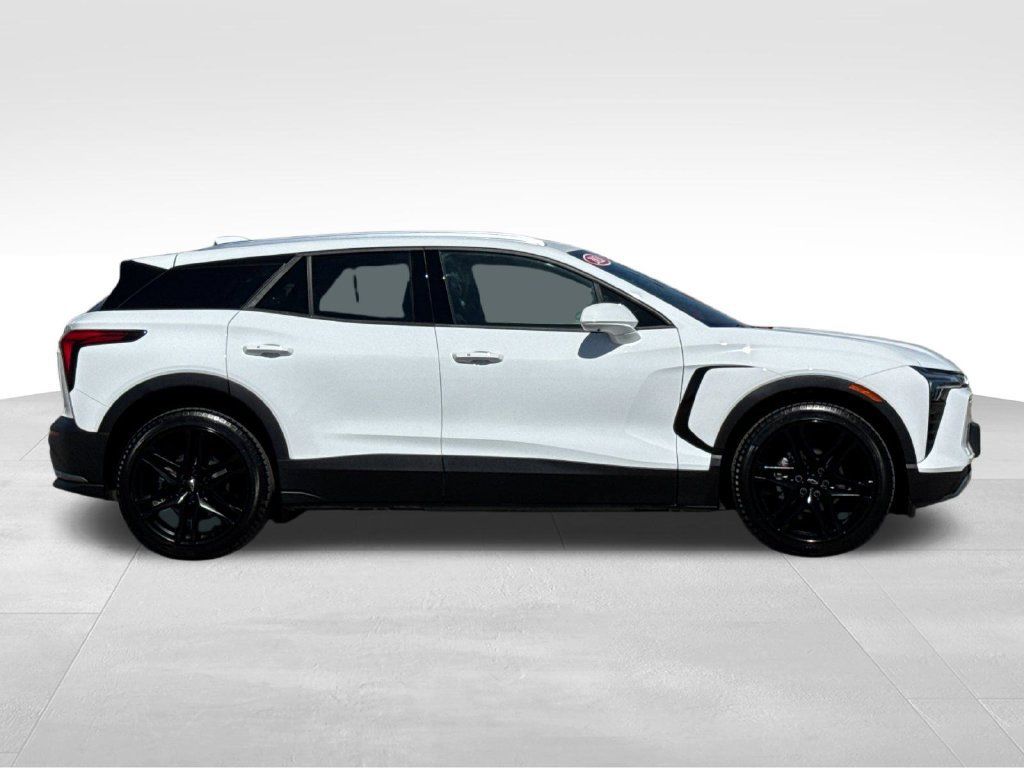 Used 2026 Chevrolet Blazer EV LT w/ LPO, Blackout Package FWD image 6