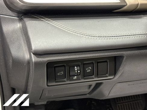 Used 2022 Subaru Outback Limited AWD/4WD image 9