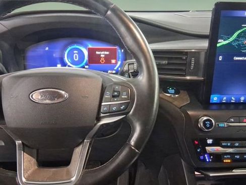 Used 2020 Ford Explorer Platinum w/ Premium Technology Package image 12