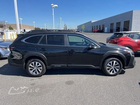 Used 2025 Subaru Outback Premium image 4