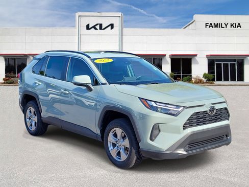 Used 2022 Toyota RAV4 XLE w/ Convenience Package FWD image 1