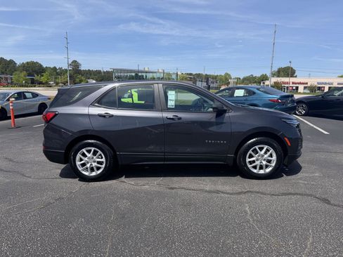 Used 2022 Chevrolet Equinox LS w/ Driver Confidence II Package AWD/4WD image 8