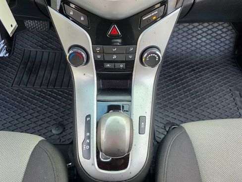 Used 2013 Chevrolet Cruze LS image 34