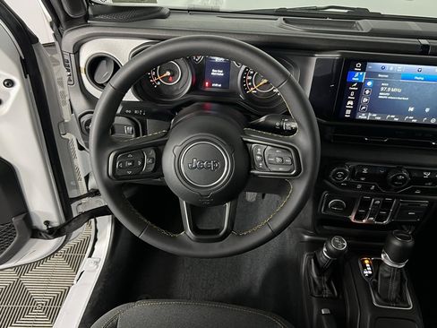 Certified 2024 Jeep Gladiator Sport image 16