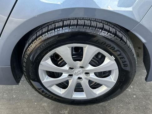 Used 2020 Toyota Corolla LE FWD image 11