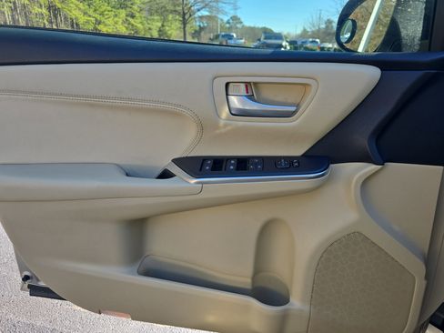 Used 2015 Toyota Camry XLE image 29