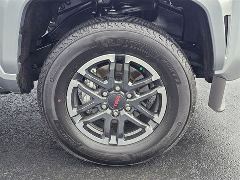 Used 2025 Toyota Tacoma TRD Sport image 9