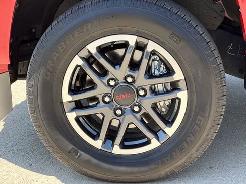 Used 2025 Toyota Tacoma TRD Sport AWD/4WD image 9