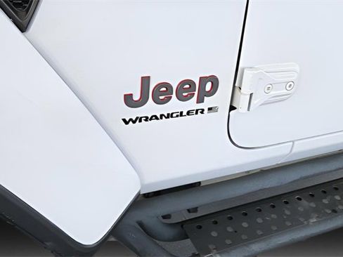 Used 2024 Jeep Wrangler Unlimited Rubicon w/ Technology Group image 10