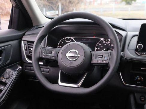 Used 2024 Nissan Rogue SV image 22