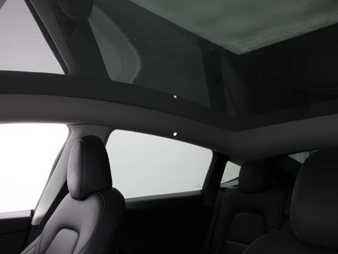 Used 2023 Tesla Model Y Long Range AWD/4WD image 5