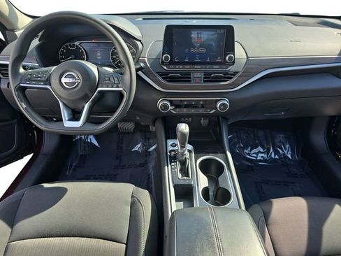 Used 2024 Nissan Altima 2.5 SV image 10