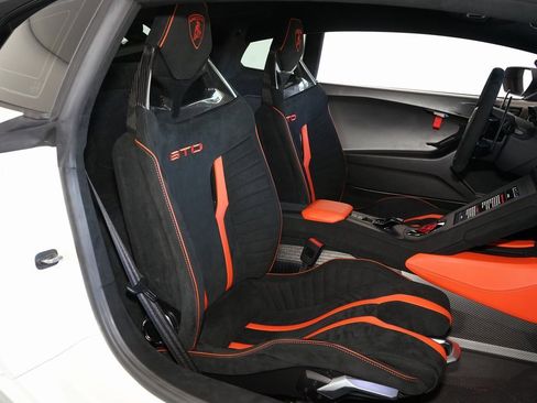 Used 2022 Lamborghini Huracan STO image 17