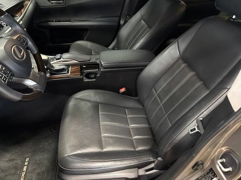Used 2018 Lexus ES 350 w/ Luxury Package w/Wood Trim FWD image 11
