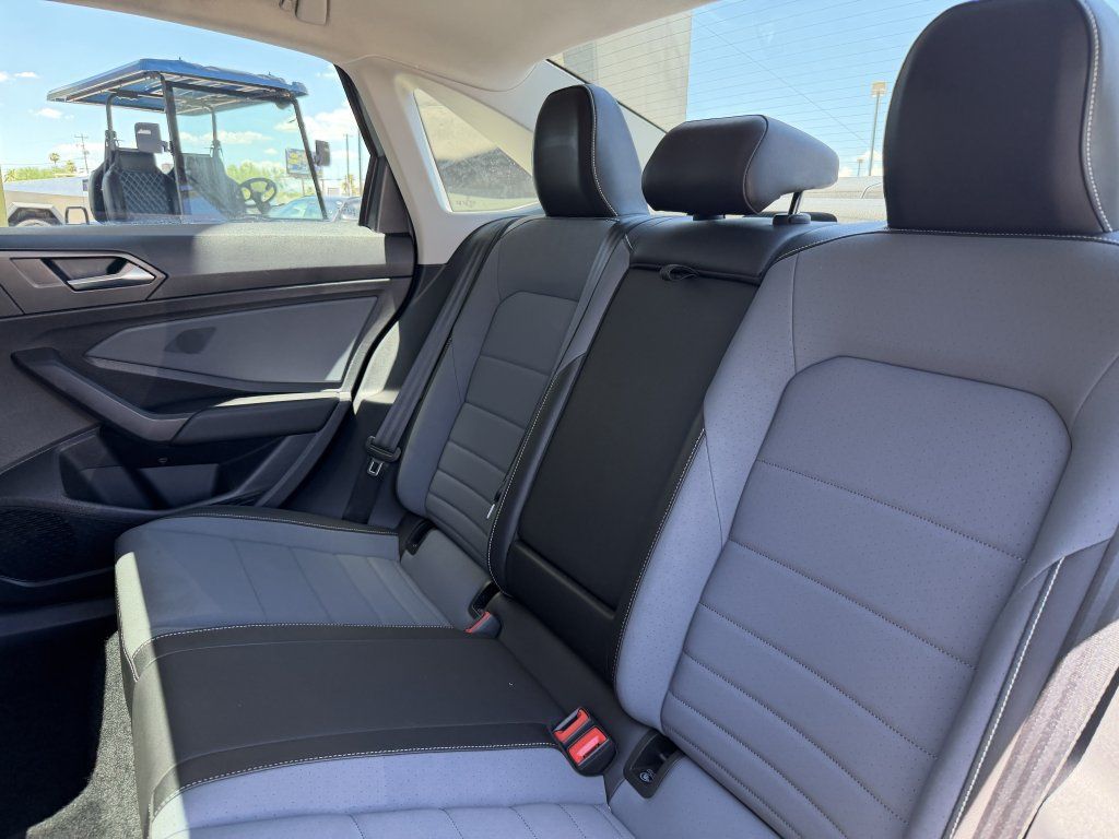 Used 2025 Volkswagen Jetta SE w/ Sunroof Package FWD image 35