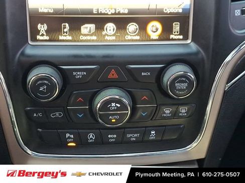 Used 2017 Jeep Grand Cherokee Limited w/ Luxury Group II AWD/4WD image 19