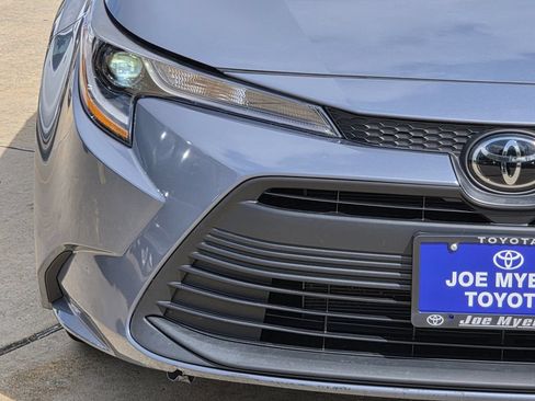 Used 2025 Toyota Corolla LE FWD image 5
