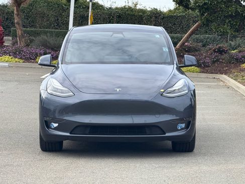 Used 2020 Tesla Model Y Long Range image 5