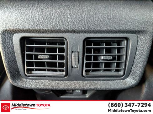Used 2024 Toyota Venza LE AWD/4WD image 28