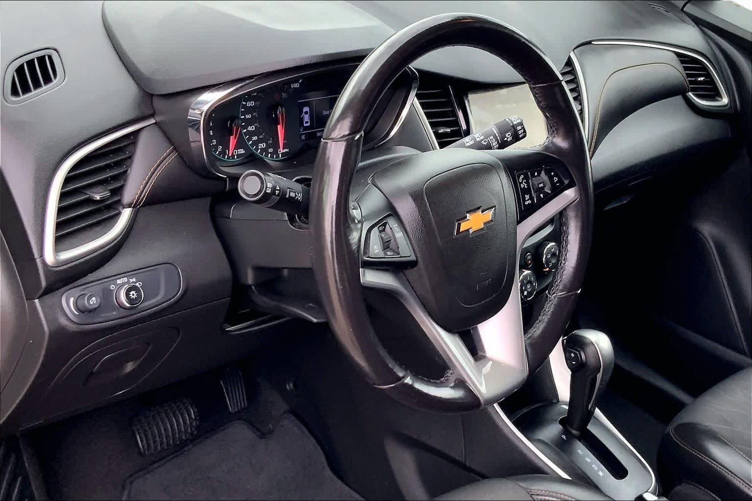Used 2019 Chevrolet Trax LT w/ LT Convenience Package FWD image 17