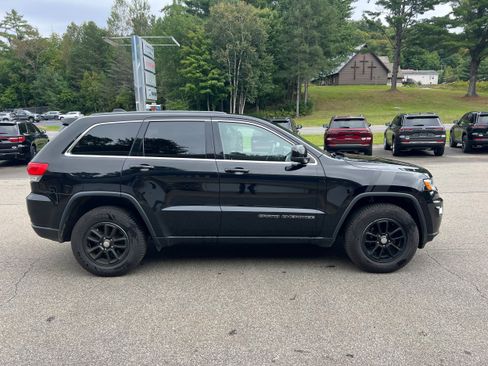 Used 2018 Jeep Grand Cherokee Laredo AWD/4WD image 4