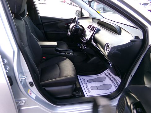 Used 2021 Toyota Prius Prime LE image 28