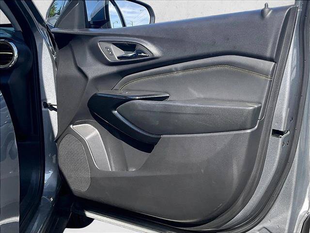 Used 2025 Chevrolet Trax LT w/ Driver Confidence Package FWD image 16