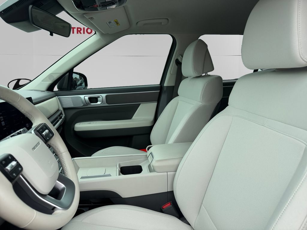 Used 2025 Hyundai Santa Fe SE AWD/4WD image 9