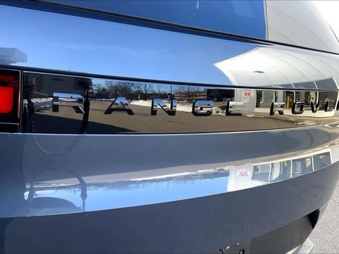 Used 2025 Land Rover Range Rover Sport SE image 29