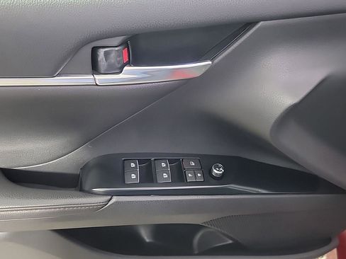 Used 2019 Toyota Camry XLE w/ Navigation Package image 32