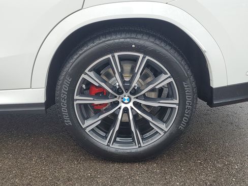 Used 2024 BMW X6 xDrive40i w/ Premium Package image 28